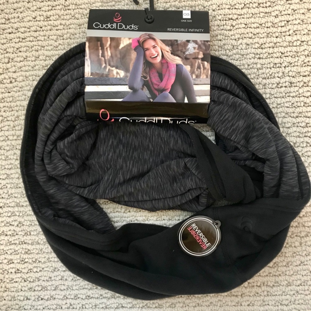 NWT Cuddl Duds infinity scarf